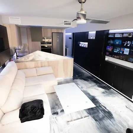Apartman La Farola - Luxury Domotic Flat In Puerto Deportivo *