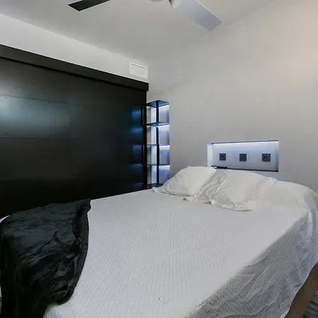 Apartman La Farola - Luxury Domotic Flat In Puerto Deportivo *